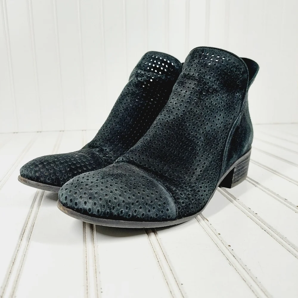 Sam Edelman Black Suede Notched Side Block Heel Ankle Boots F370